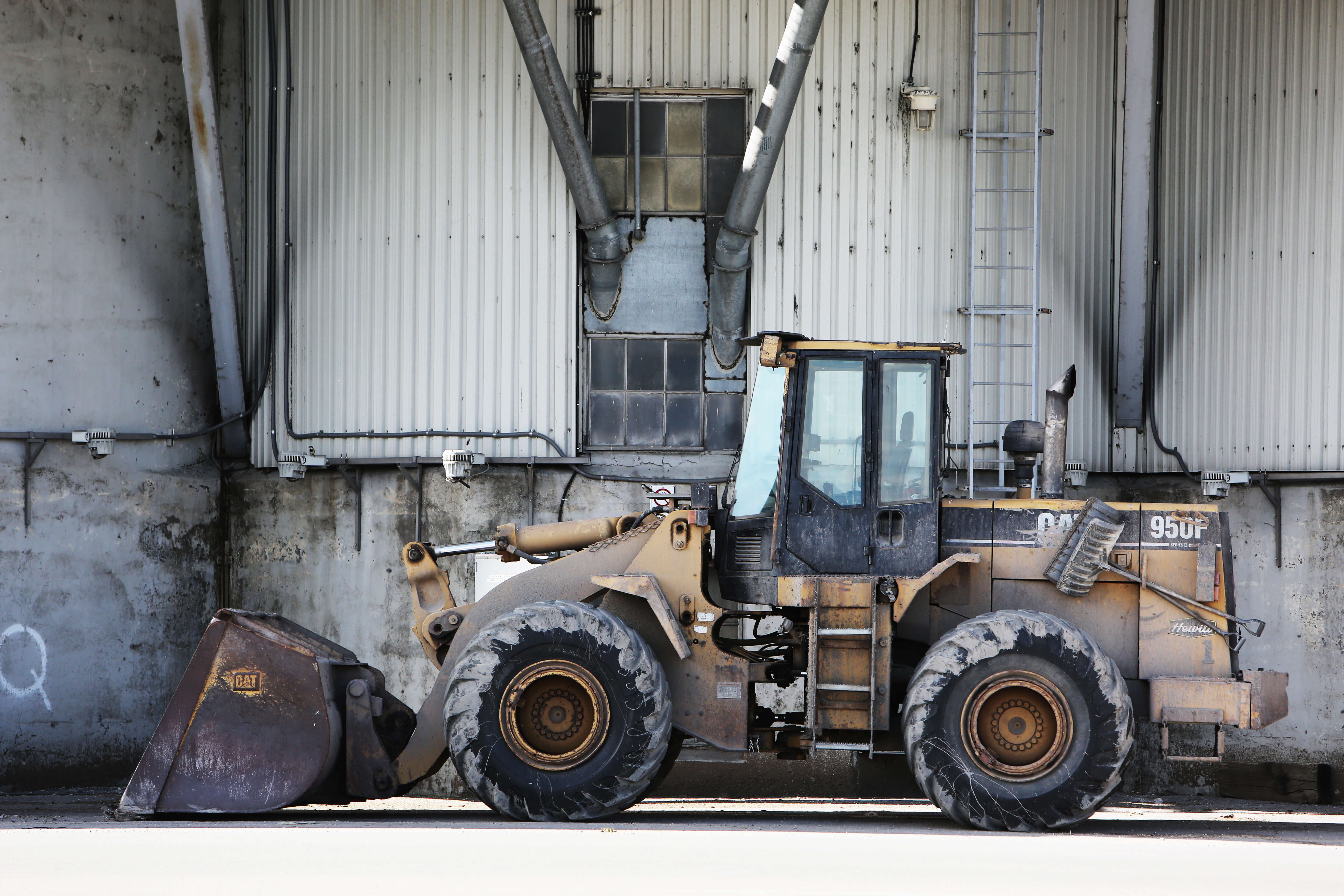 Stock – construction-tractor-excavator-Compressed